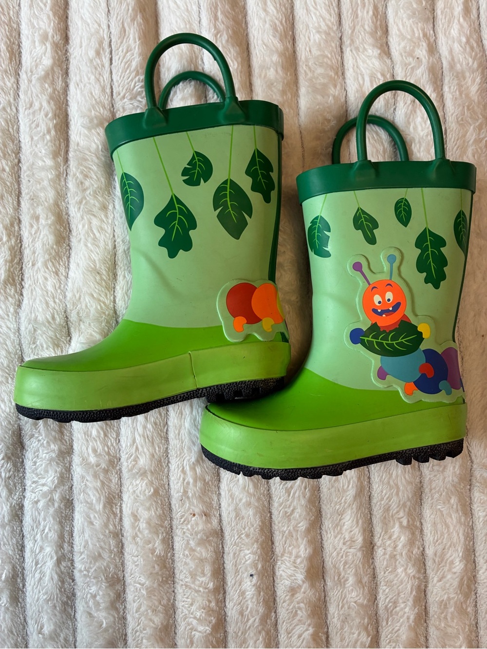 🌿🐛 Cat & Jack Caterpillar Rain Boots – Size 6 🐛🌿 - Picture 4 of 7